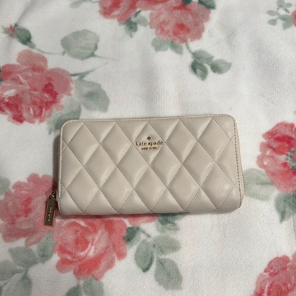 KATE SPADE ♠️ CREAM QUILTED LEATHER WALLET